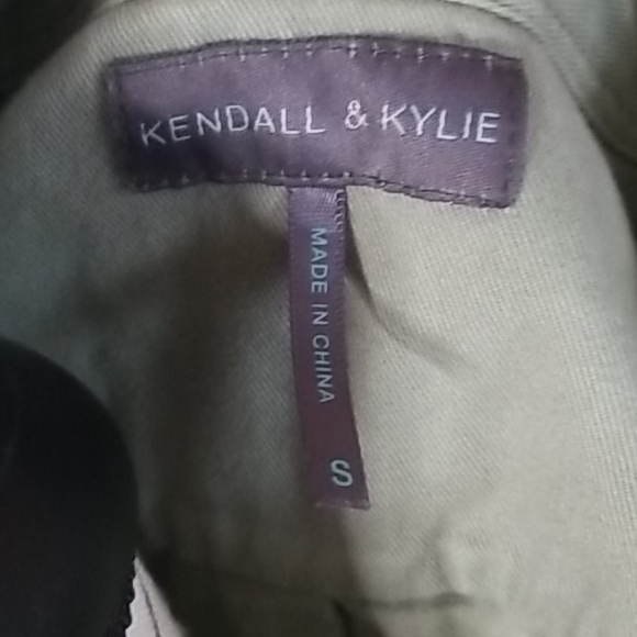 Kendall and Kylie Shirt - Picture 6 of 7